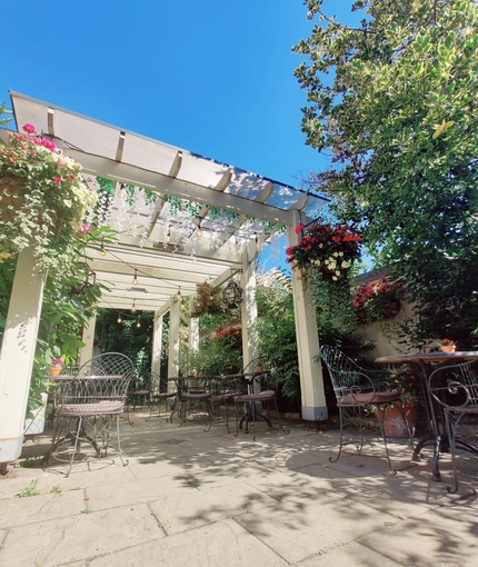 Metro - Grove (Ealing) - Beer Garden