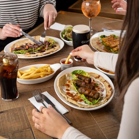 DB_FG_Product_Lifestyle_Halloumi-Flatbread-Lamb-Kofta-Flatbread-Steak-Flatbread_2024_006.jpg