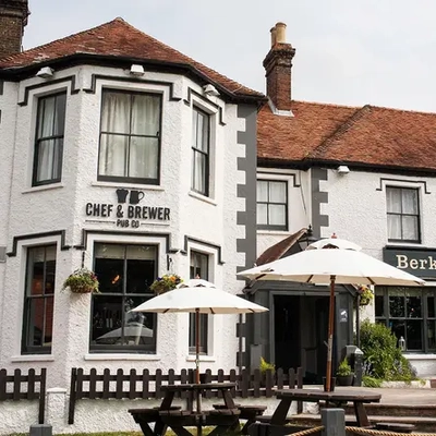 Berkshire Arms (Midgham) Exterior