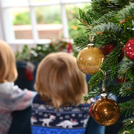 DB_C&B_People_Lifestyle_ChristmasChildren_2023_1.jpg