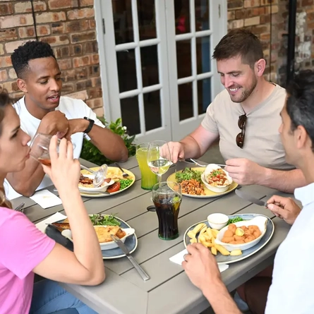 6104_White-Barn_Cuddington_People_Lifestyle_Beer-Garden-Dining_2022_046.jpg