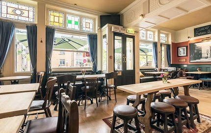 Metro - Ladbroke Arms (Kensington) - The dining area of The Ladbroke Arms