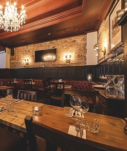 Metro - Golden Fleece (London) - The dining area of The Golden Fleece